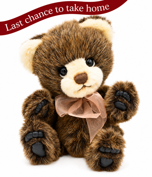 Teddy Runa aus braun meliertem und cremefarbenem Lux-BoA-Plüsch mit Schleife, 30 cm großer voll beweglicher Sammlerbär von Clemens Bears